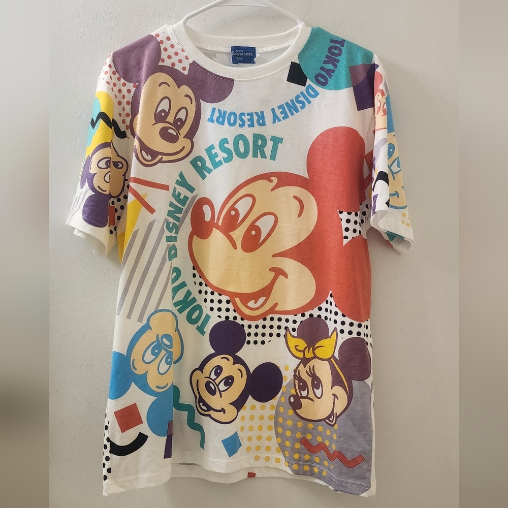 Tokyo Disney Resort Kids Graphic‎ T-Shirt - Multicolor, Size Large.